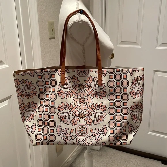 Tory Burch handbag - can stay open or snapped in on both sides - Picture 2 of 6